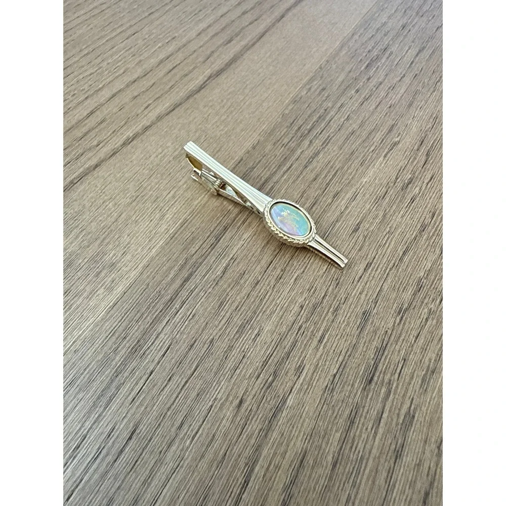Vintage Burberrys Gold Tone Iridescent Prorsum Knight Tie Clip Accessory